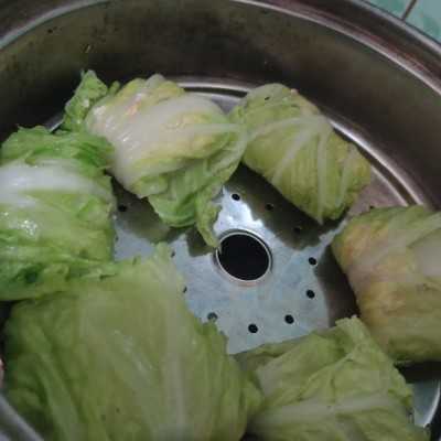 Step 6 Sawi Gulung isi Tahu Ayam