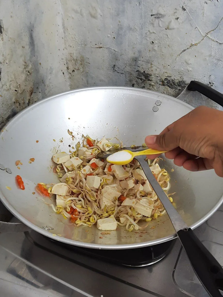 Step 3 Cah Tauge tahu pedas