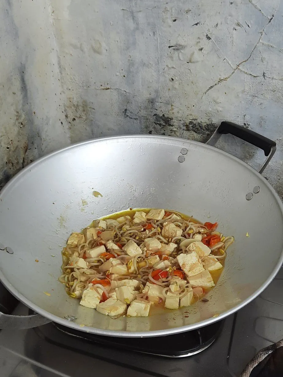 Step 5 Cah Tauge tahu pedas