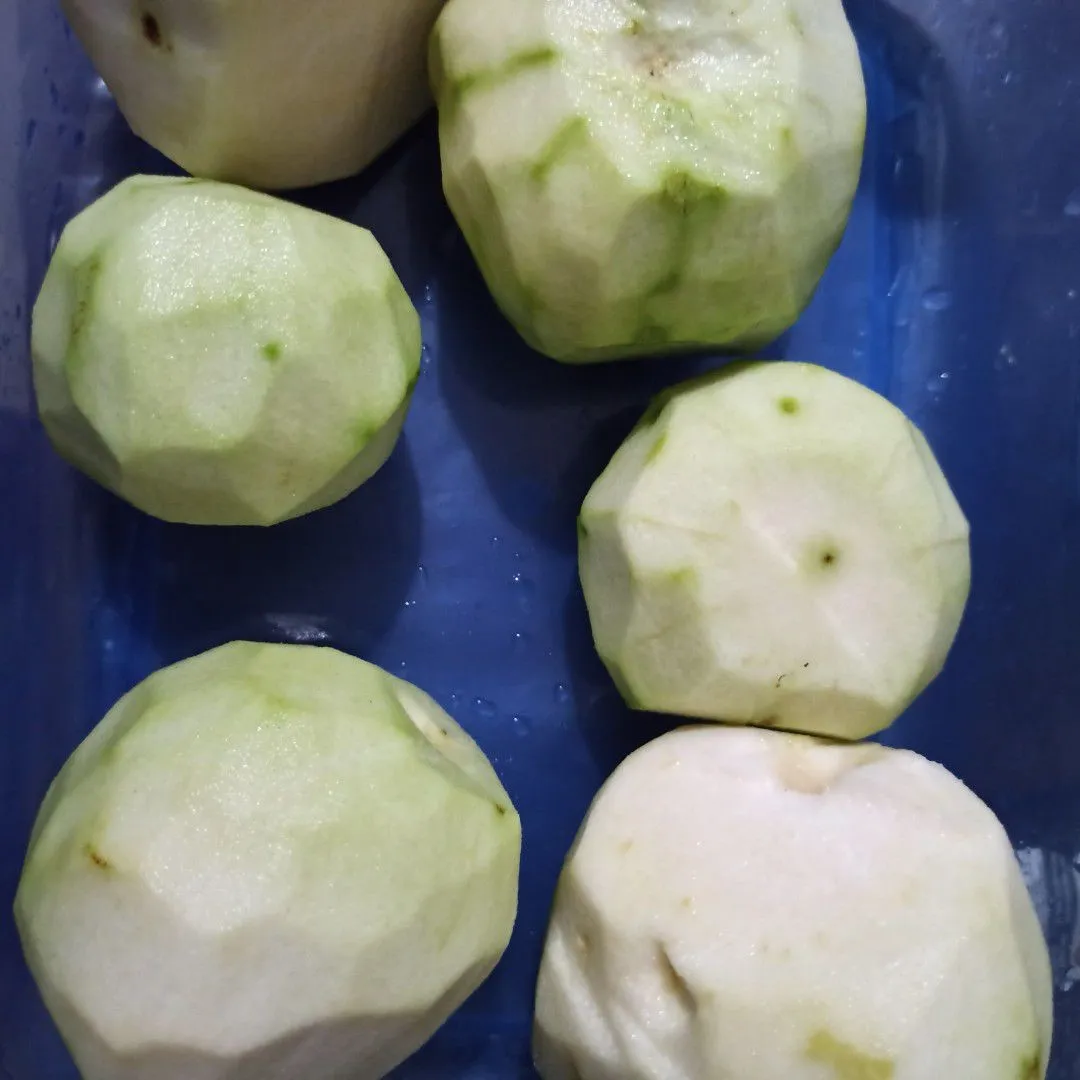 Step 1 Rujak Bangkok Jambu Kristal