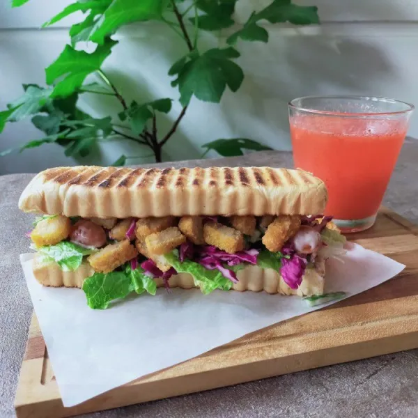 Potong-potong sesuai selera dan sajikan.