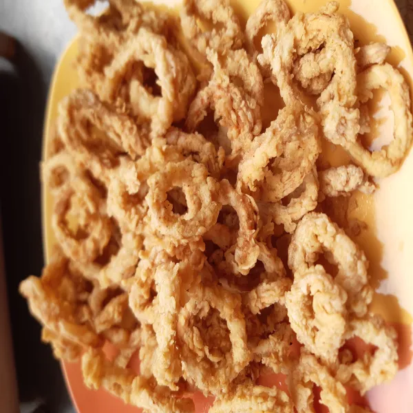 Begini saja boleh di sajikan, di cocol ke saus sambal, cripsy. Atau, kita lanjut ke next step.