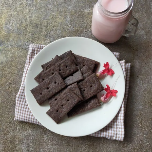 Dinginkan, masukan dalam wadah kedap udara.