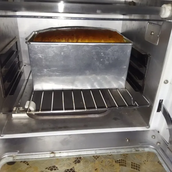 lalu masukkan kedalam oven yang sudah panas, panggang selama 30 menit.