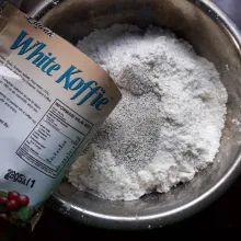 Campur bahan kering kecuali gula pasir, lalu diayak.