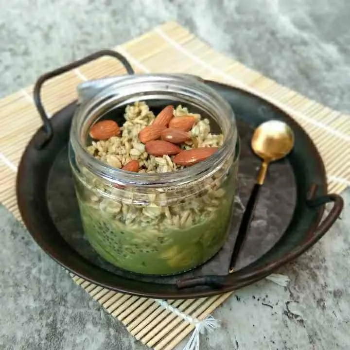 Matcha Alvocado Overnight Oats