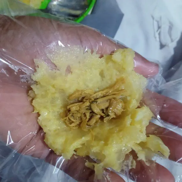 Step 3 Kroket Singkong Isi Ayam Suwir