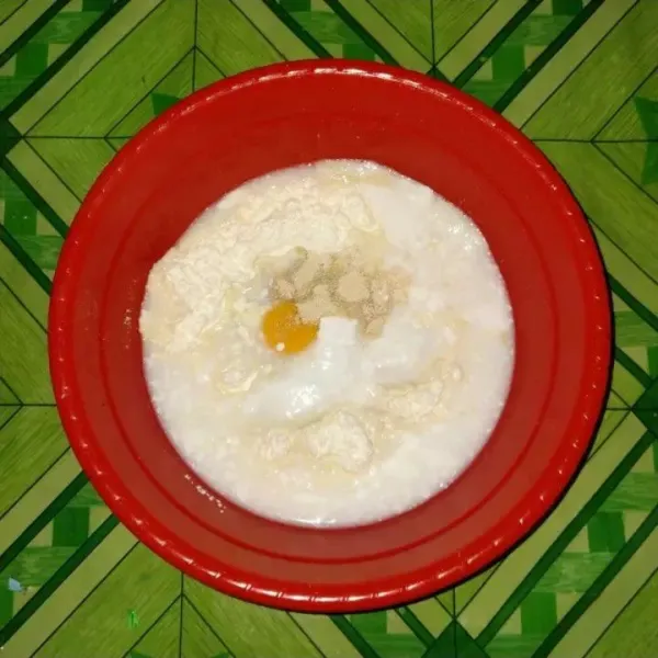 Masukkan santan, aduk rata.