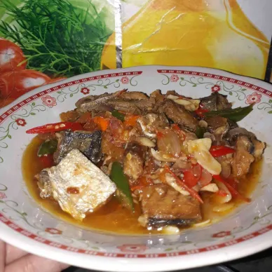 Ikan Asin Asam Manis Pedas