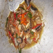 Ikan asin asam manis pedas siap dihidangkan
