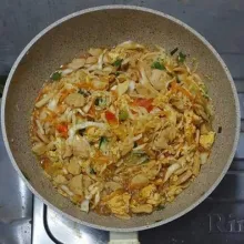 Aduk-aduk lagi masak sebentar, angkat dan sajikan.