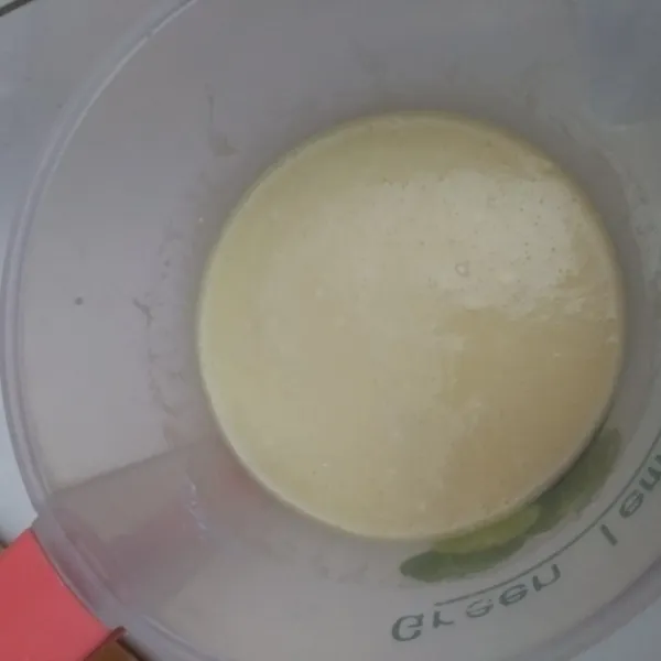 Lalu, aduk hingga adonan licin.