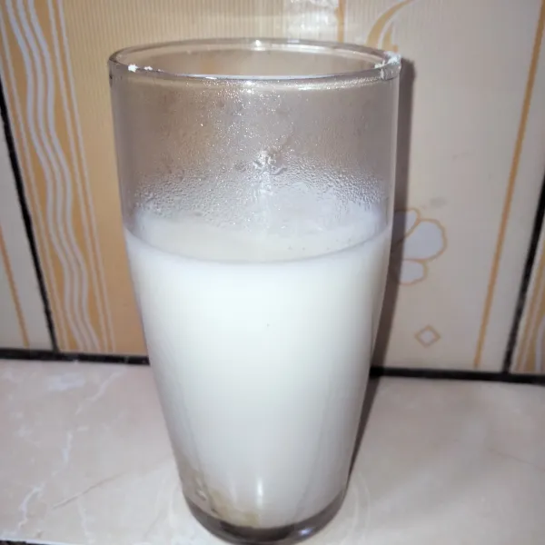 Sedu susu dengan air panas