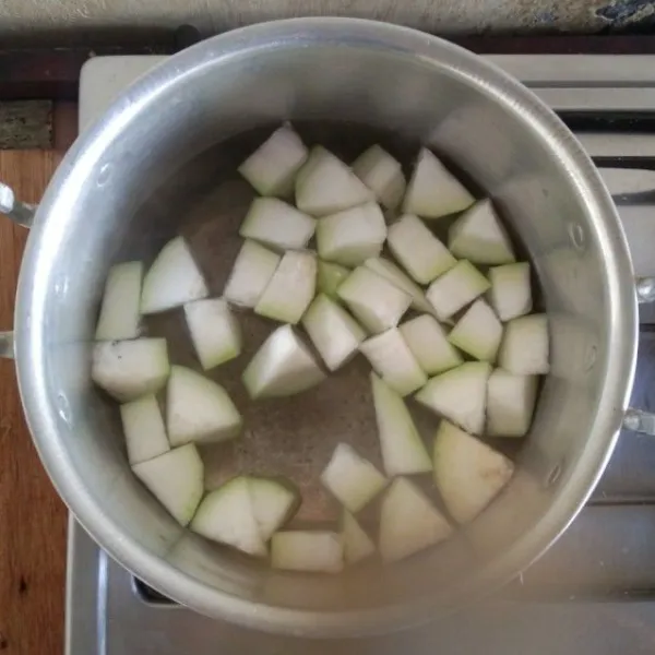 Rebus kenti dengan air hingga empuk.