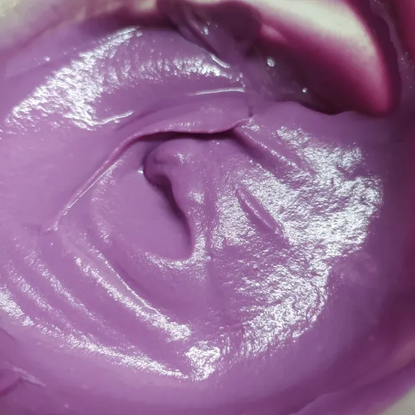 Selai ubi ungu : blender ubi ungu kukus dengan air sampai halus.