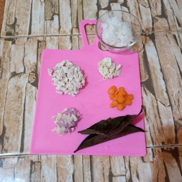 Siapkan bahan-bahannya.