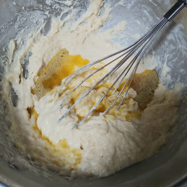 terakhir masukan margarin leleh aduk hingga licin dan lembut