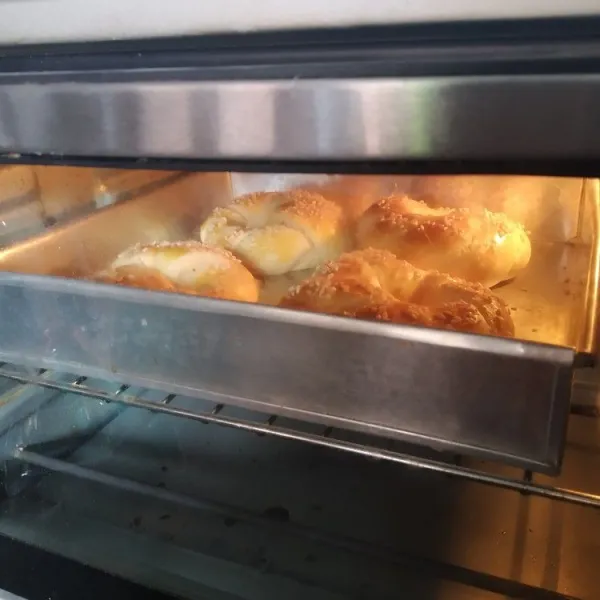 Panggang dengan suhu 170°C selama 10-15 menit hingga matang atau tergantung oven masing-masing