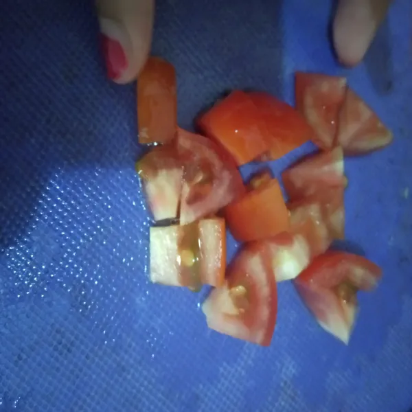 Potong dadu tomat