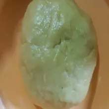 Uleni adonan hingga kalis.