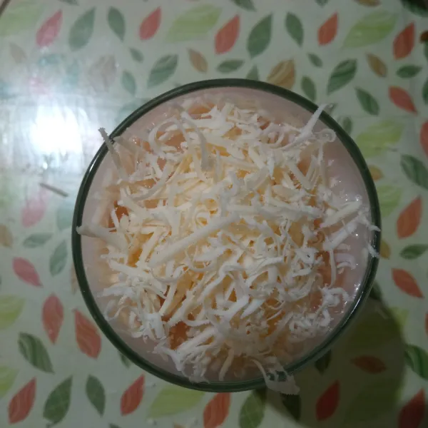 Beri taburan keju parut, aduk rata, siap dinikmati