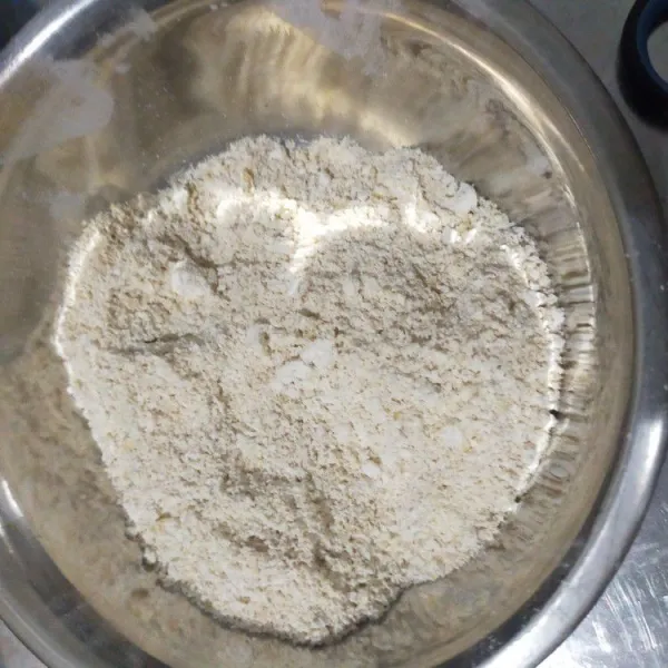 Blender oat hingga jadi tepung.