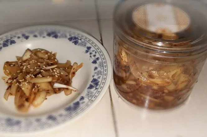 Kimchi bawang bombay juga dapat disimpan di kulkas dan bisa tahan hingga 1 bulan.