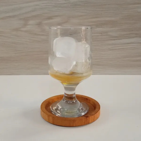 Tuang vanilla syrup.