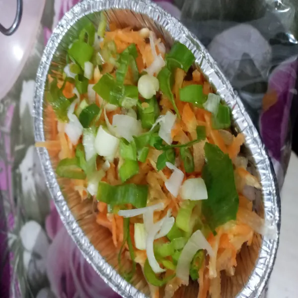 Lalu wortel dan daun bawang.
