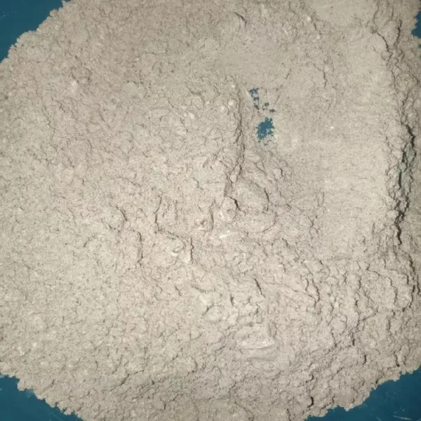 Campur terigu dan coklat bubuk lalu ayak, sisihkan (ini bahan kering).