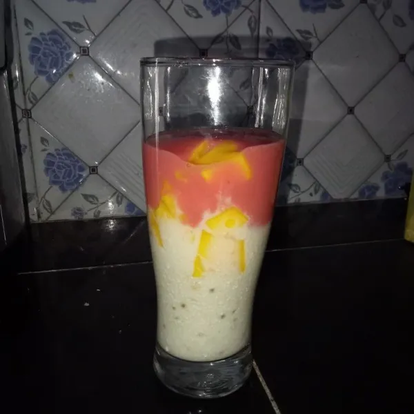 Tuang jus jambu