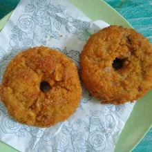 Setelah matang angkat dan tiriskan. Sajikan hangat dengan saus sambal.