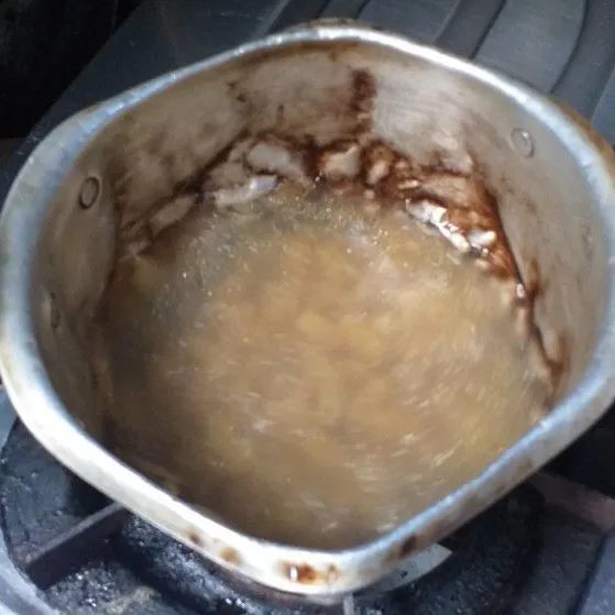 Rebus makaroni dengan air, minyak dan garam hingga lunak.