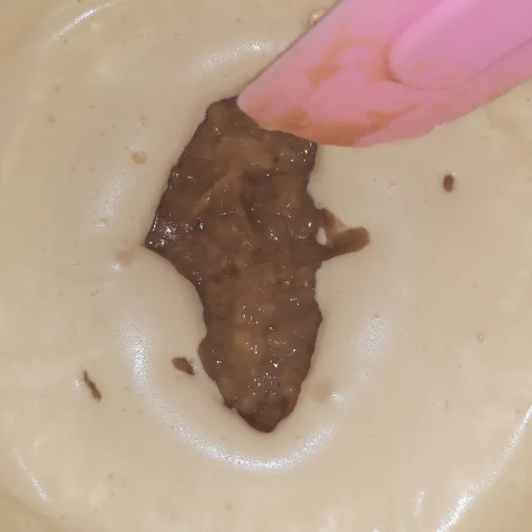 Masukkan pisang. Aduk balik perlahan.