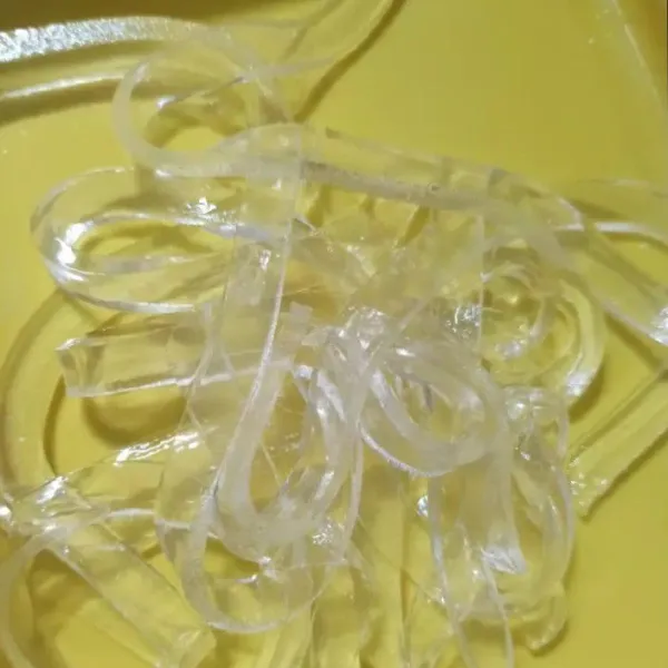 Nah potong jelly seperti mie.