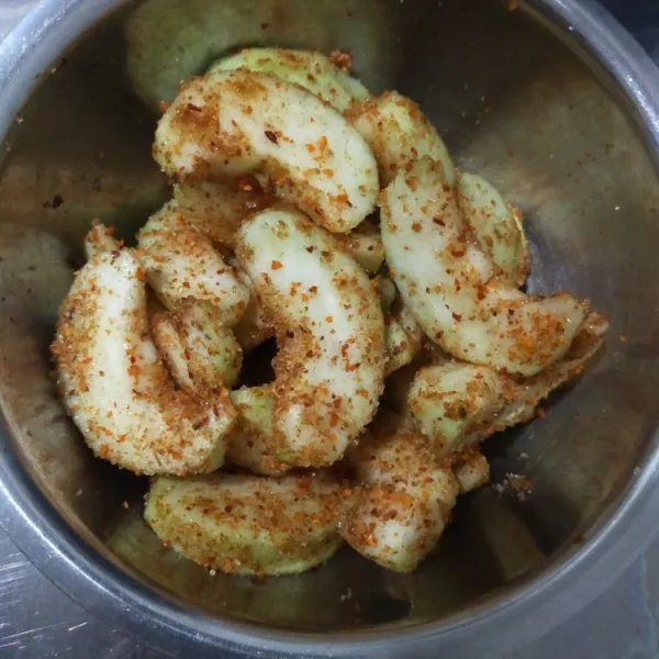 Dinginkan dulu di dalam kulkas sampai akan disajikan.