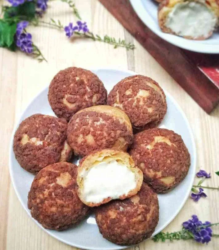 Cream Puff  (Choux Au Craquelin)