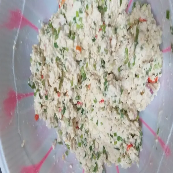 Tambahkan bumbu pelengkap, aduk-aduk rata dan koreksi rasa