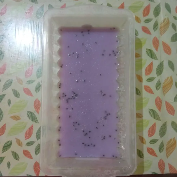 Tuang kedalam cetakan puding, sisihkan, diamkan hingga set