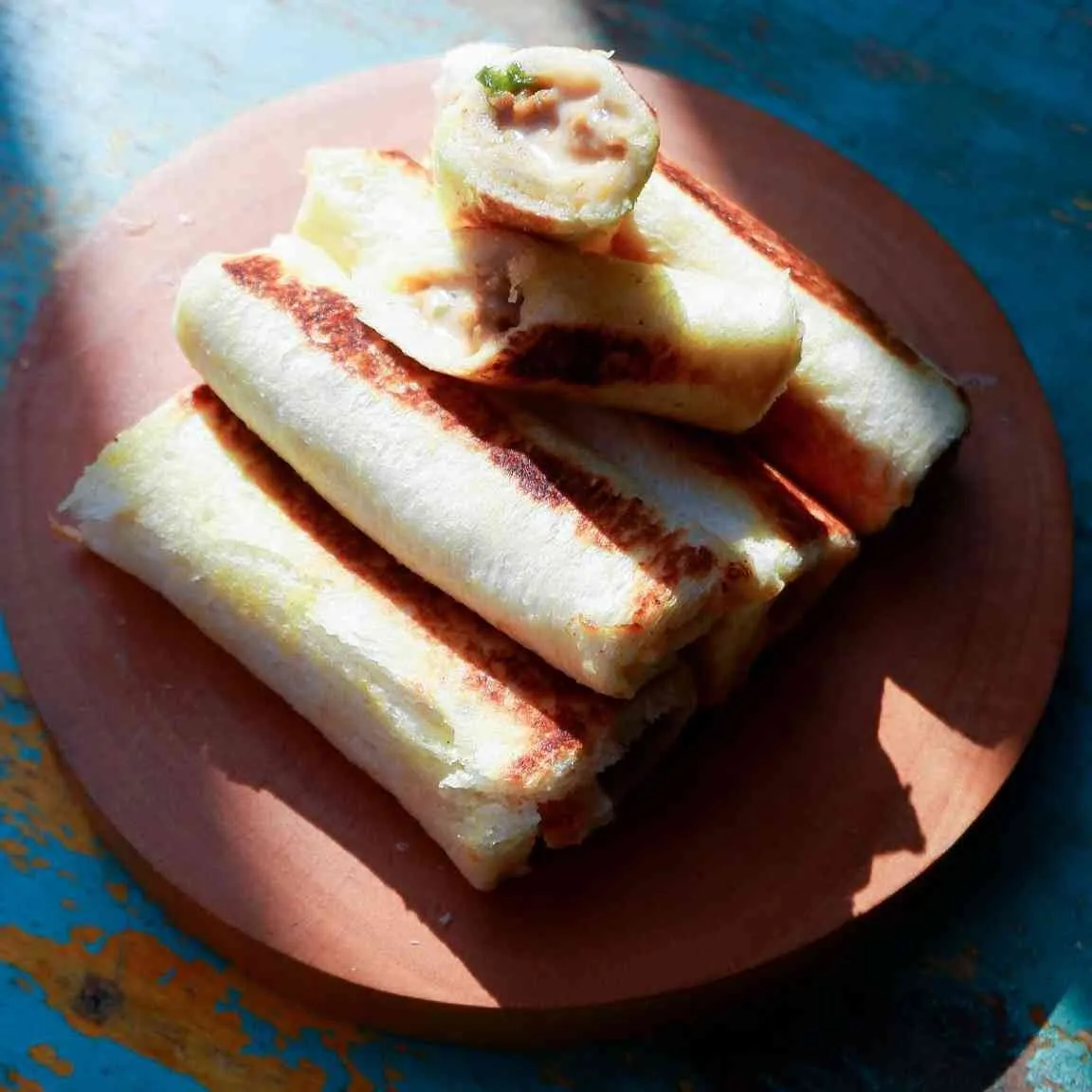 Roti Gulung Daging Ayam Mayo