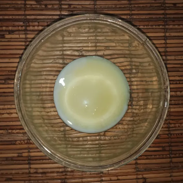 Siapkan susu kental manis