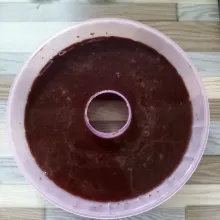 Kemudian tuang di atas puding susu yang sudah berkulit. Tunggu sampai set. Diamkan di kulkas minimal 2 jam.