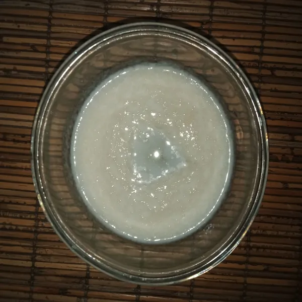 Masukkan gula, aduk rata