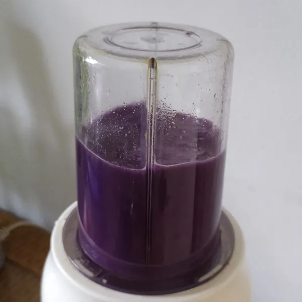 Blender bahan B (ubi ungu dan 150 ml air)