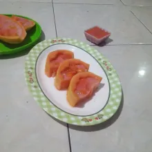 Potong puding lalu sajikan