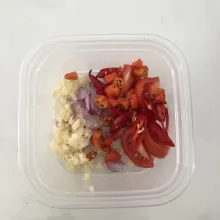 Iris bawang merah, bawang putih, tomat dan cabe.