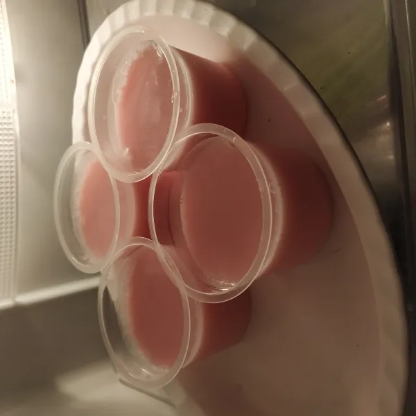 Masukkan kulkas dulu sebelum disajikan agar lebih nikmat