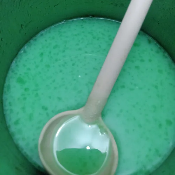 Aduk rata dan didihkan. Setelah matang matikan kompor