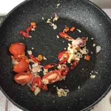 Tumis bawang merah, bawang putih, tomat dan cabe sampai harum.