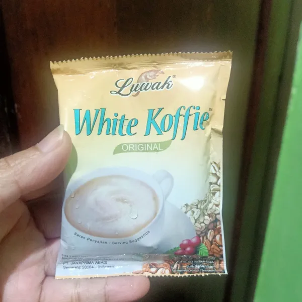 Siapkan  white coffe luwak
